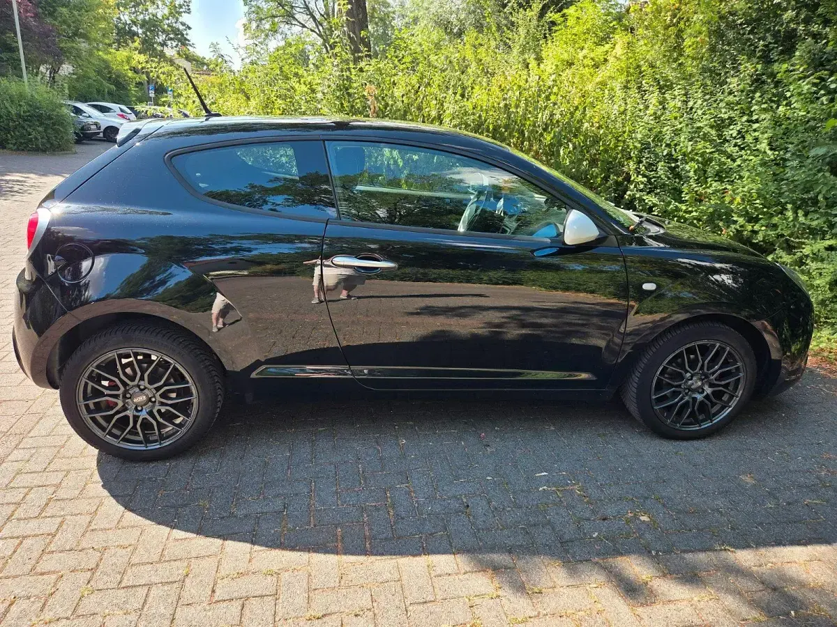 Gebraucht Alfa Romeo MiTo 105 PS (77 kW) 2015 Schwarz Kleinwagen