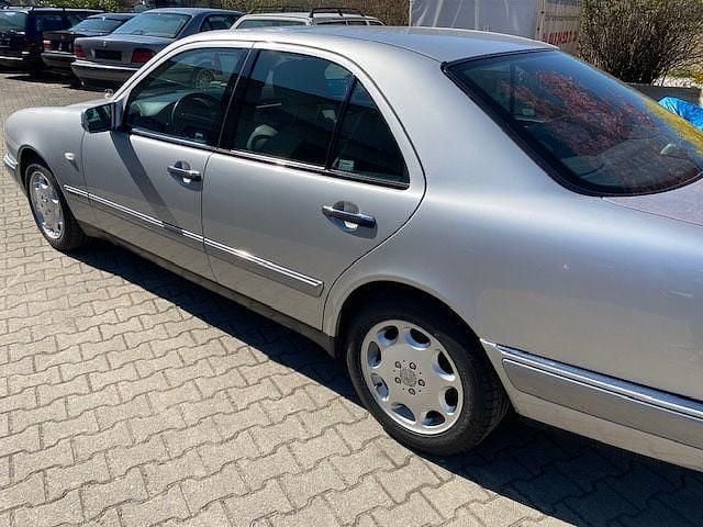 Gebraucht Mercedes E320 Elegance 224 PS (164 kW) 1997 Silber Limousine