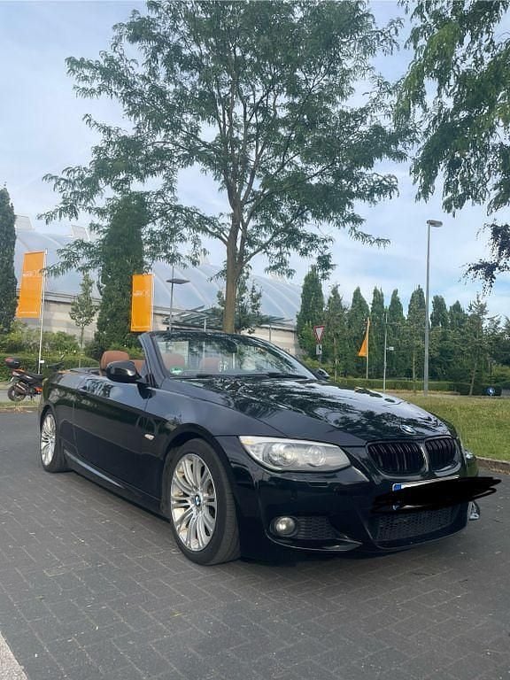Schwarz Gebraucht 2013 BMW 330 Cabriolet M Sport Cabrio | 13.900 € (Etwas zu teuer) - Bild 1/4