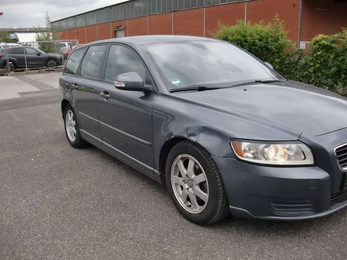 Gebraucht Volvo V50 Momentum 114 PS (83 kW) 2011 Grau Kombi