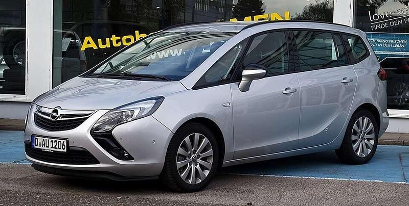 Silber Gebraucht 2014 Opel Zafira Tourer Van / Kleinbus | 5.999 € (Superpreis) - Bild 1/1