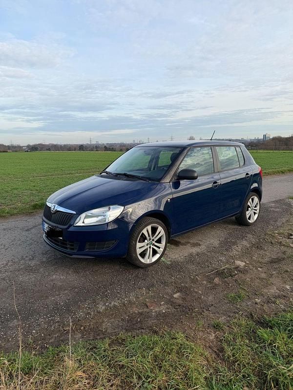 Gebraucht Skoda Fabia Active 86 PS (63 kW) 2014 Blau Kleinwagen