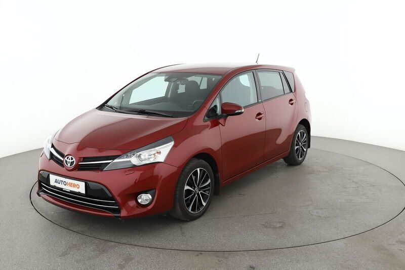 Rot Gebraucht 2018 Toyota Verso Edition-S Van / Kleinbus | 18.870 € (Fairer Preis) - Bild 1/4