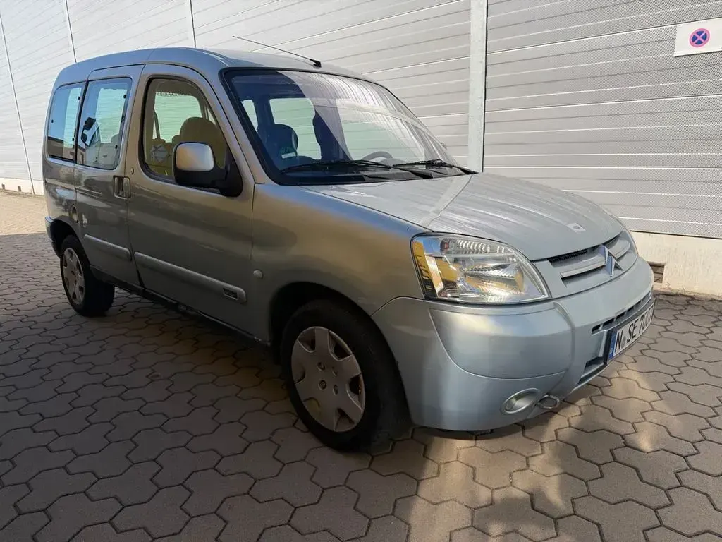 Gebraucht Citroën Berlingo 90 PS (66 kW) 2005 Silber Van / Kleinbus