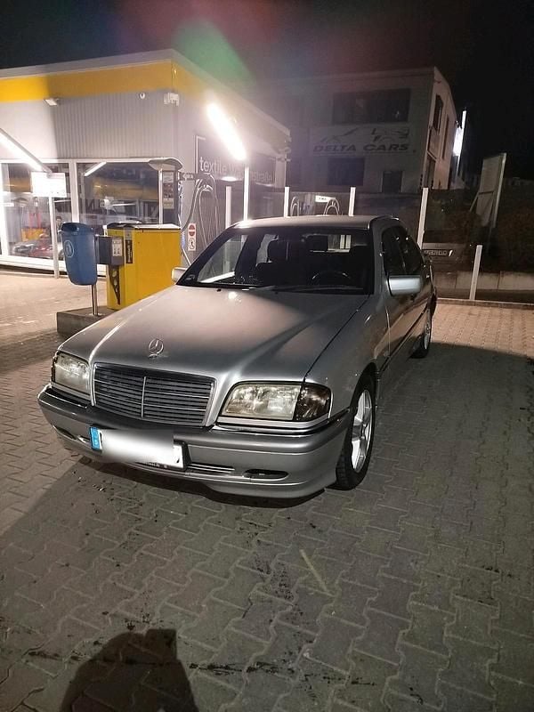 Silber Gebraucht 1998 Mercedes 200 Elegance Limousine | 1.490 € - Bild 1/4