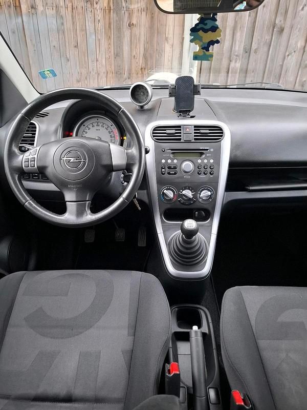 Gebraucht Opel Agila 95 PS (69 kW) 2009 Silber Kleinwagen