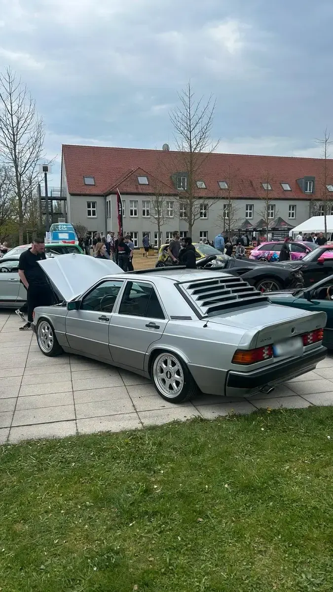 Gebraucht Mercedes 190 300 PS (220 kW) 1989 Silber Limousine