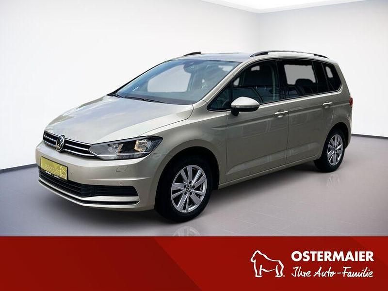 Ivory silver Gebraucht 2024 VW Touran Comfortline Van / Kleinbus | 35.990 € (Etwas zu teuer) - Bild 1/4