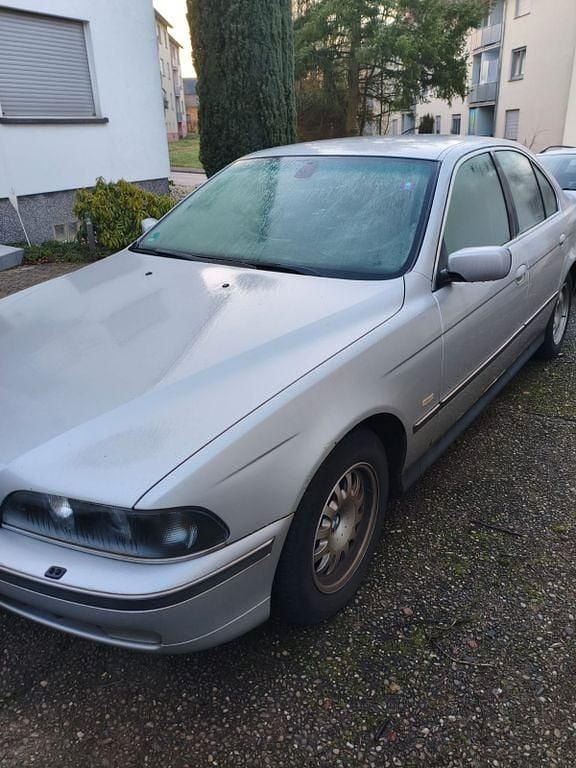 Gebraucht BMW 528 193 PS (141 kW) 2000 Silber Limousine