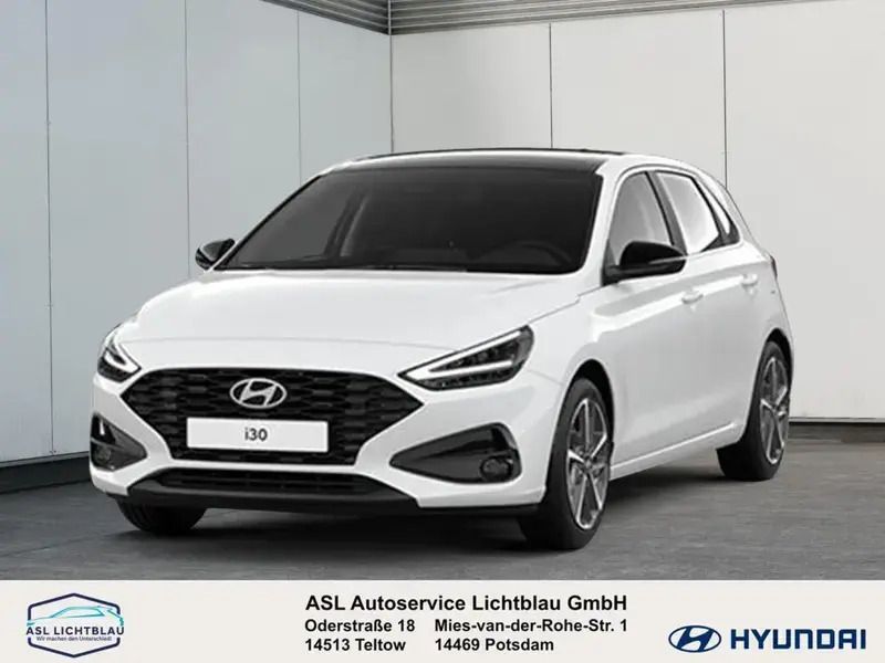 Serenity white/weiß Neu 2024 Hyundai i30 Advantage Limousine | 21.950 € (Fairer Preis) - Bild 1/1