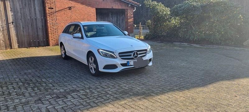 Weiß Gebraucht 2016 Mercedes C220 Avantgarde Kombi | 13.700 € (Fairer Preis) - Bild 1/4
