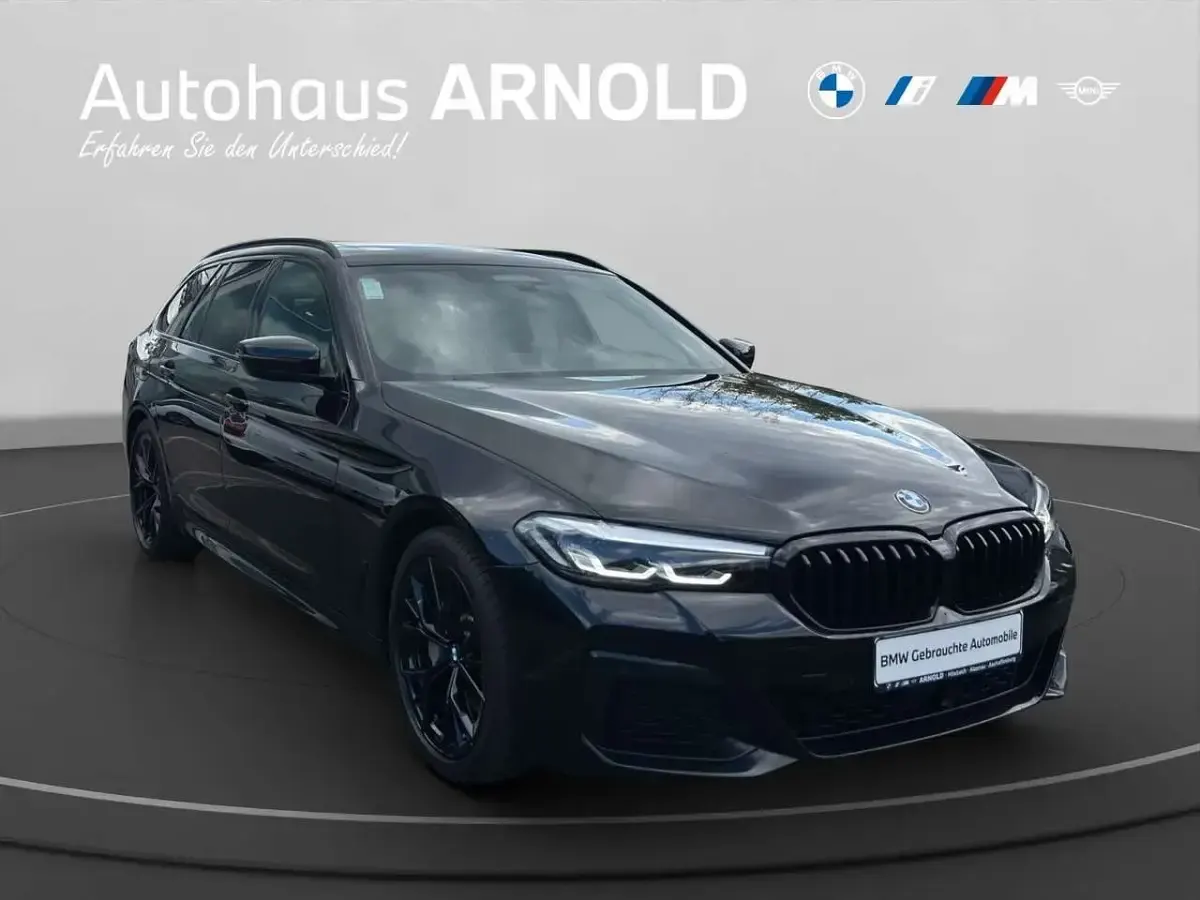 Gebraucht BMW 530 M Sport 245 PS (180 kW) 2023 Saphirschwarz Kombi