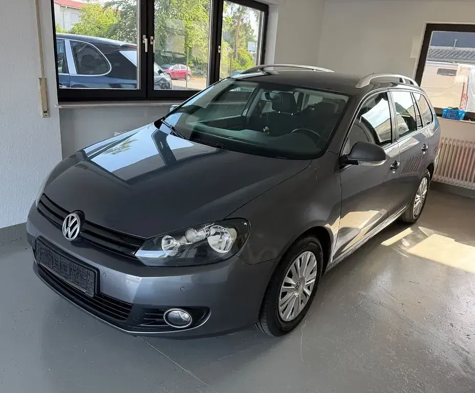 Gebraucht VW Golf VI 105 PS (77 kW) 2013 Platinum grey metallic Kombi