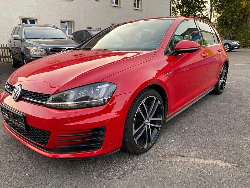 Rot Gebraucht 2013 VW Golf VII GTD Kleinwagen | 9.100 € (Guter Preis) - Bild 1/4