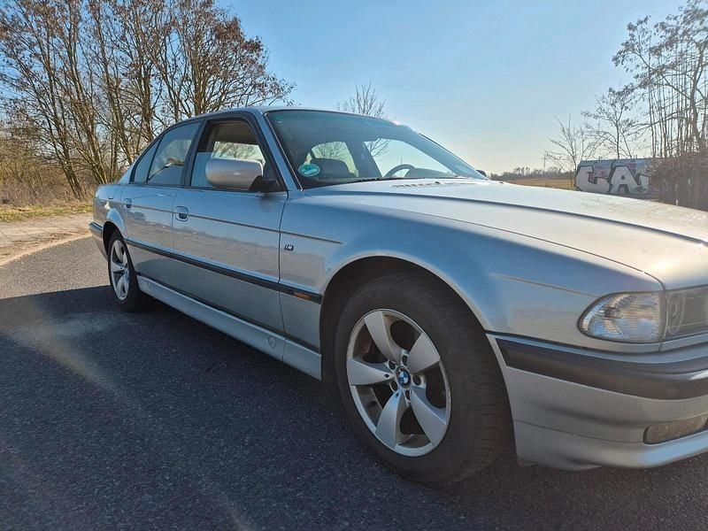 Gebraucht BMW 728 193 PS (141 kW) 1995 Silber Limousine