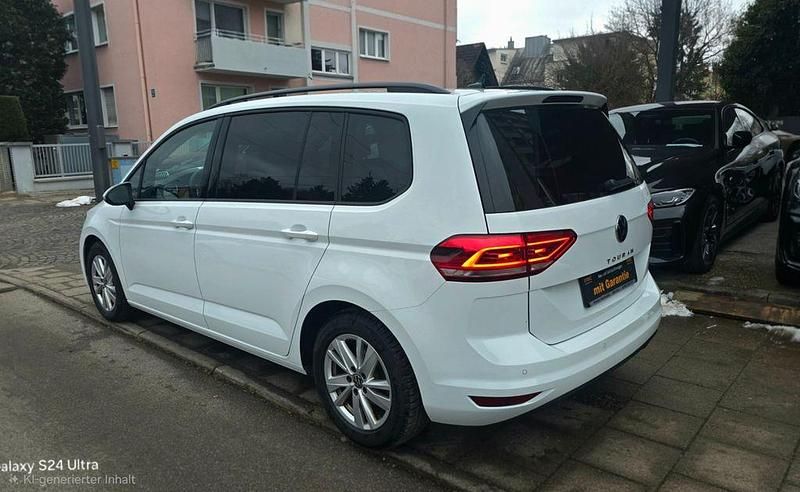 Gebraucht VW Touran Comfortline 150 PS (110 kW) 2025 Weiß Van / Kleinbus