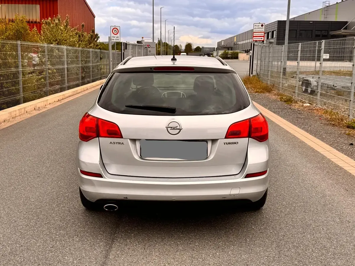 Gebraucht Opel Astra 140 PS (102 kW) 2011 Silber Kombi