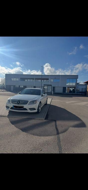 Gebraucht Mercedes C300 Elegance 231 PS (169 kW) 2010 Weiß Limousine
