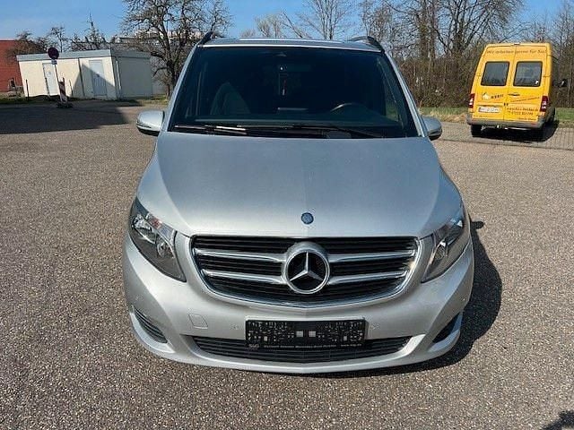 Gebraucht Mercedes V220 Edition 163 PS (119 kW) 2017 Silber Van / Kleinbus