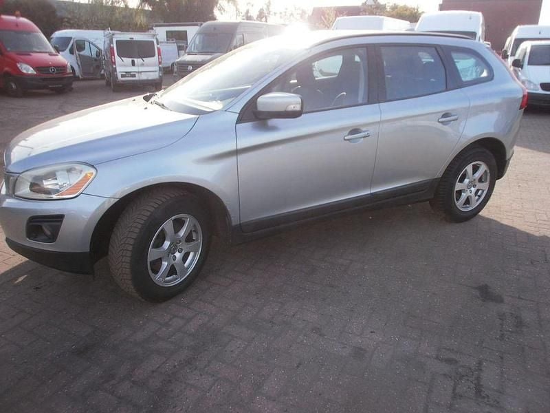 Gebraucht Volvo XC90 Kinetic 175 PS (128 kW) 2009 Silber SUV