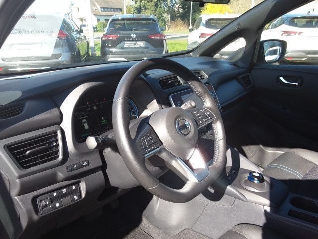 Gebraucht Nissan Leaf Acenta 110 kW (150 PS) 2022 Weiß Kleinwagen