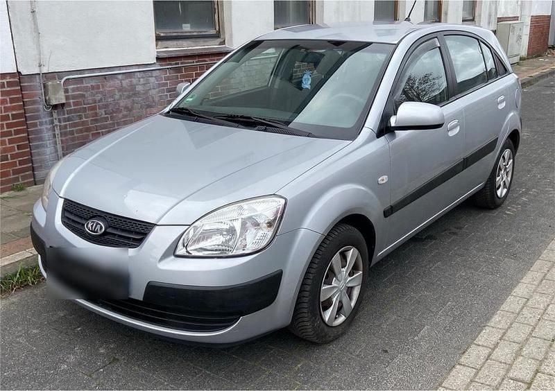 Second-hand Kia Rio 97 CP (71 kW) 2008 Argintiu Hatchback