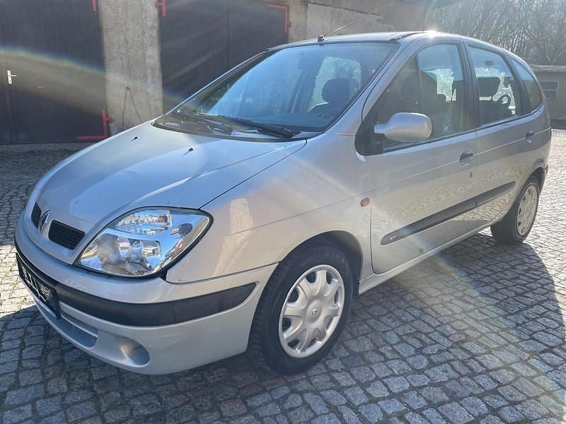 Gebraucht Renault Mégane 107 PS (78 kW) 2000 Silber Limousine