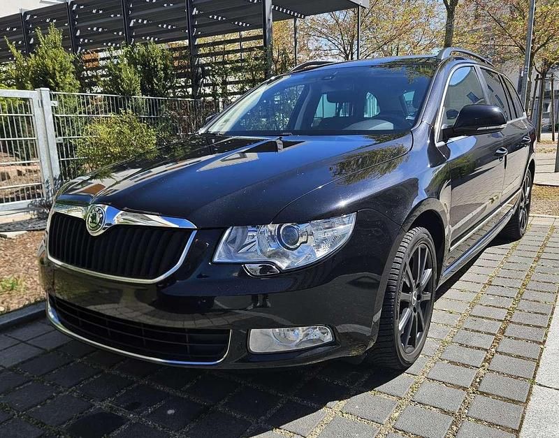 Gebraucht Skoda Superb Exclusive 140 PS (102 kW) 2013 Schwarz Kombi