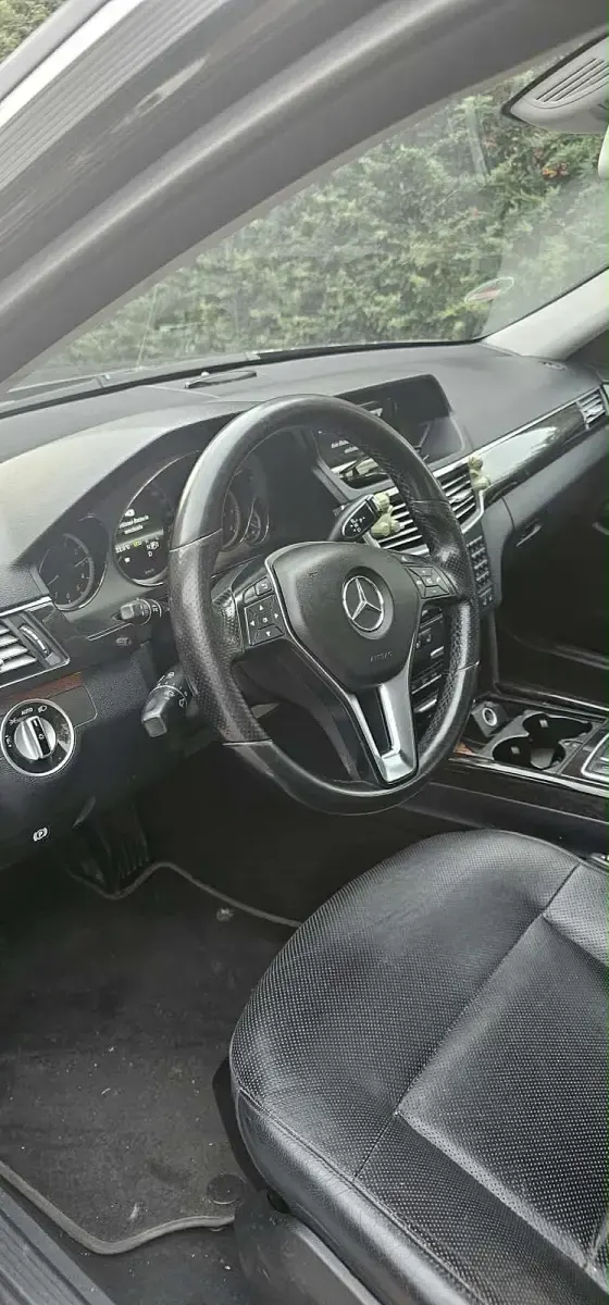 Gebraucht Mercedes E300 231 PS (169 kW) 2012 Schwarz Limousine
