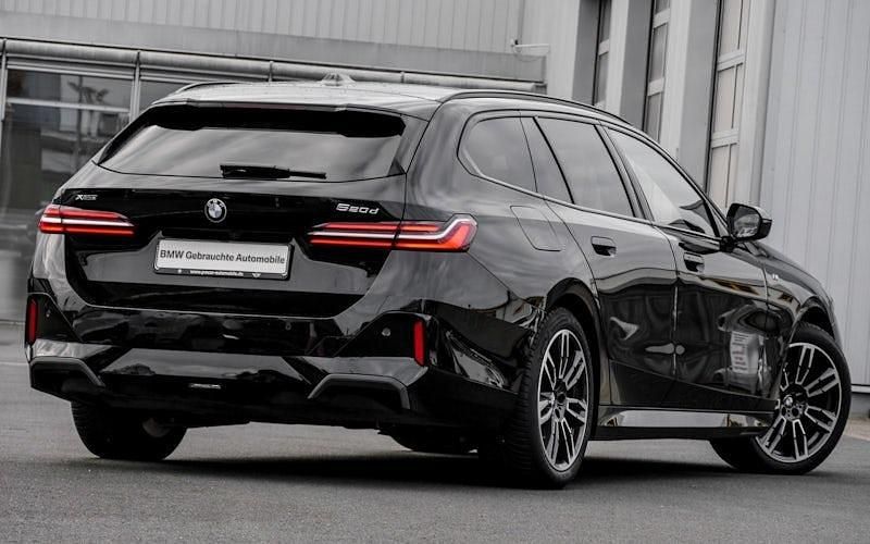 Gebraucht BMW 520 M Sport 197 PS (144 kW) 2025 Schwarz Kombi