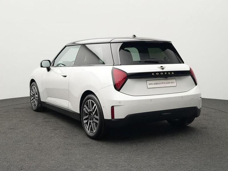 Gebraucht Mini Cooper Classic 135 kW (184 PS) 2024 Nanuq white (weiß) Kleinwagen