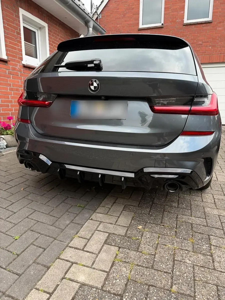 Gebraucht BMW 330e 292 PS (214 kW) 2022 Grau Kombi