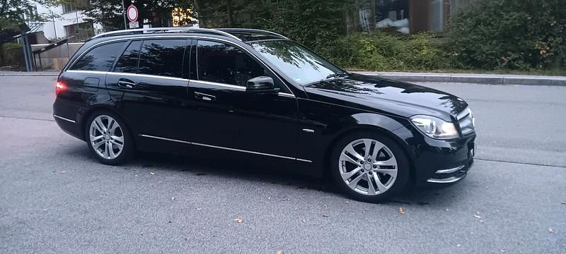 Gebraucht Mercedes C220 170 PS (125 kW) 2013 Schwarz Kombi
