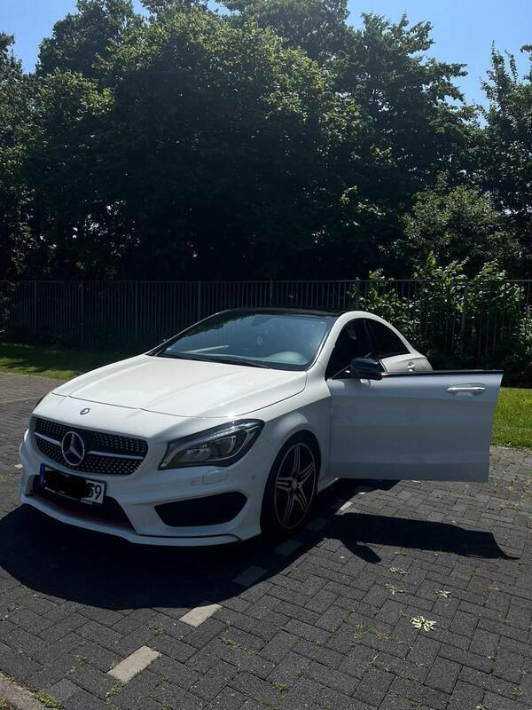 Weiß Gebraucht 2015 Mercedes CLA250 Limousine | 21.250 € (Fairer Preis) - Bild 1/4