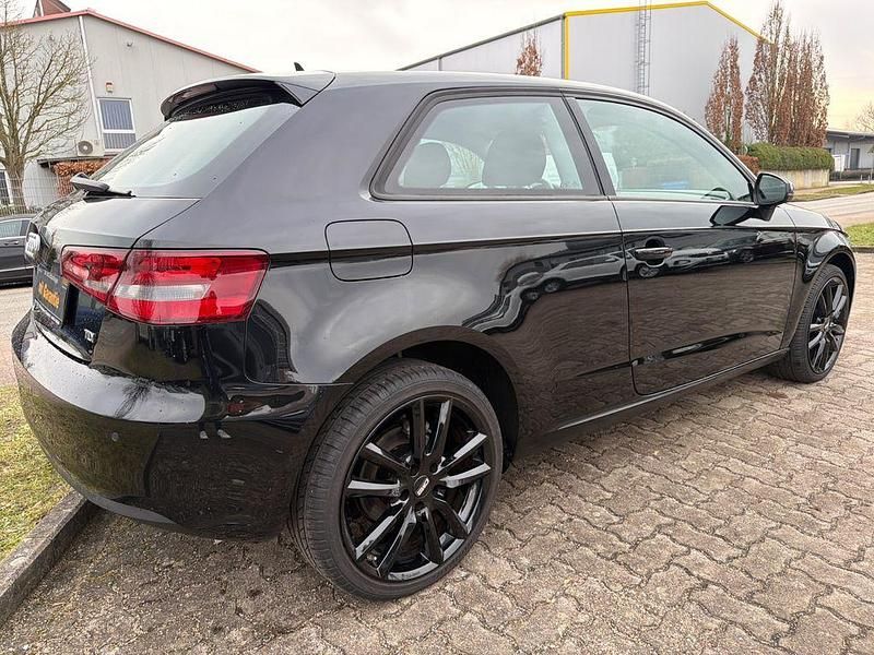Gebraucht Audi A3 Attraction 110 PS (80 kW) 2016 Schwarz Limousine
