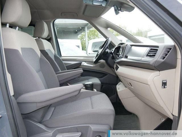 Second-hand VW Multivan Basis 150 CP (110 kW) 2022 Gri Monovolum