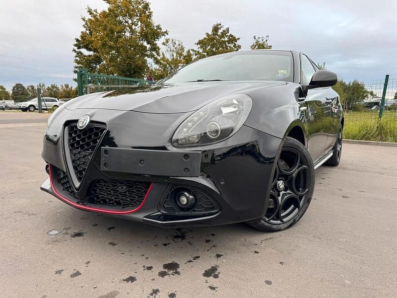 Schwarz Gebraucht 2020 Alfa Romeo Giulietta Edizione Speciale Kleinwagen | 11.900 € - Bild 1/4