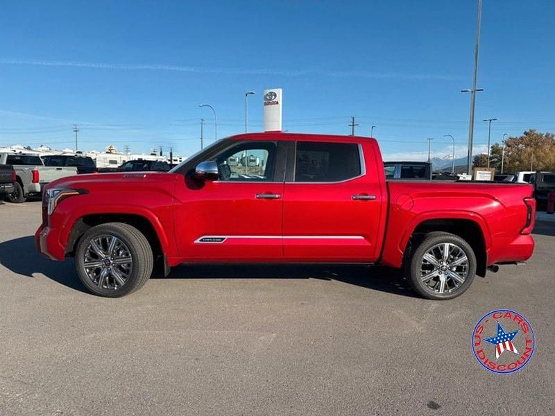 Neu Toyota Tundra 436 PS (320 kW) 2025 Supersonic red Pickup
