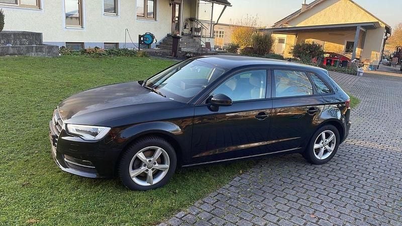 Schwarz Gebraucht 2016 Audi A3 Attraction Limousine | 9.800 € (Guter Preis) - Bild 1/4
