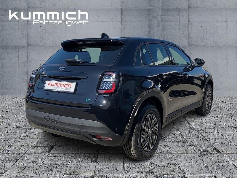 Neu Fiat 600E Red 114 kW (156 PS) 2026 Schwarz SUV