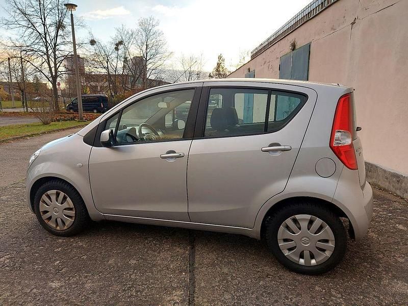 Gebraucht Suzuki Splash Club 65 PS (47 kW) 2012 Silber Kleinwagen