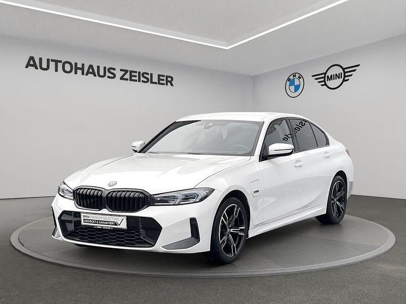 Weiß Gebraucht 2022 BMW 320e M Sport Limousine | 32.130 € (Etwas zu teuer) - Bild 1/4