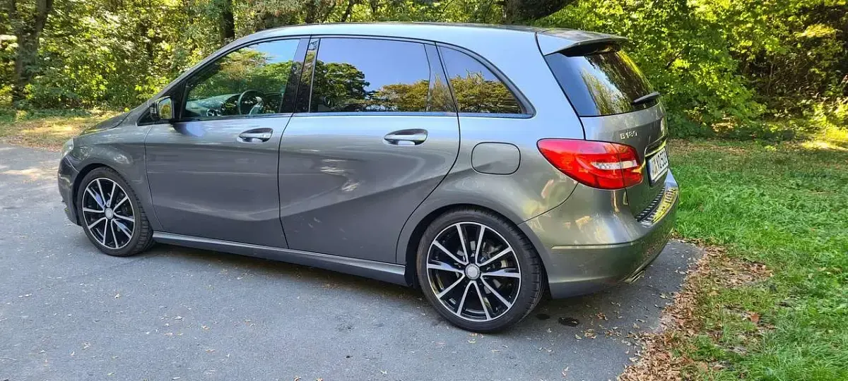 Gebraucht Mercedes B180 122 PS (89 kW) 2014 Grau Kleinwagen