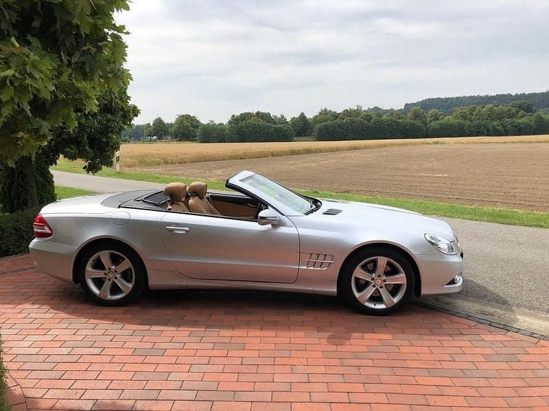 Silber Gebraucht 2011 Mercedes SL350 Cabrio | 29.650 € (Fairer Preis) - Bild 1/4