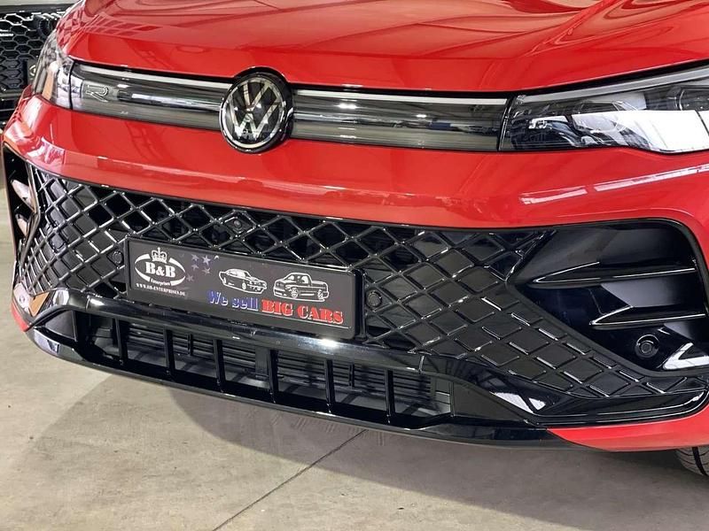 Gebraucht VW Tiguan R-line 193 PS (141 kW) 2024 Persimmon red metallic SUV