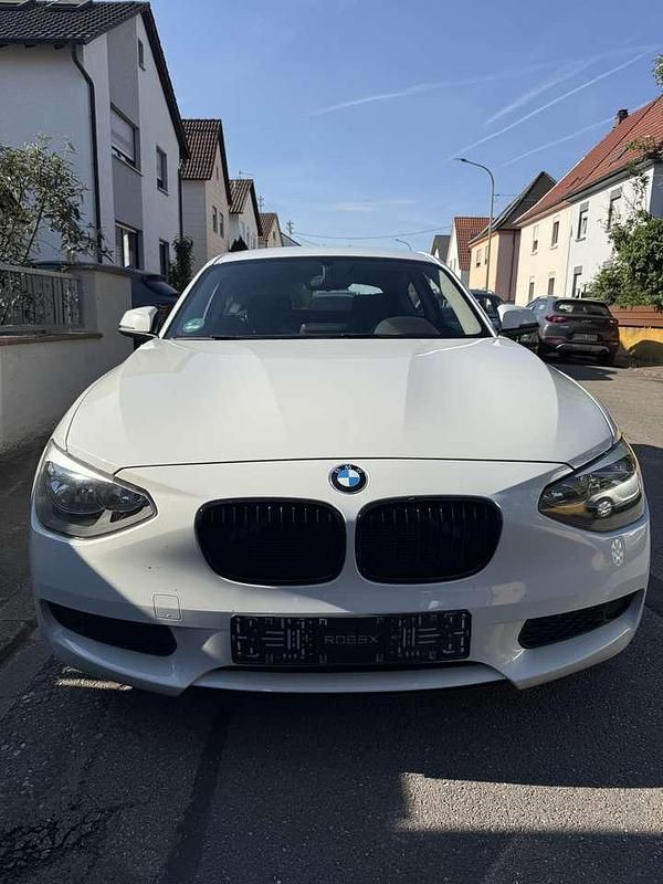 Weiß Gebraucht 2013 BMW 116 Kleinwagen | 7.400 € (Fairer Preis) - Bild 1/4