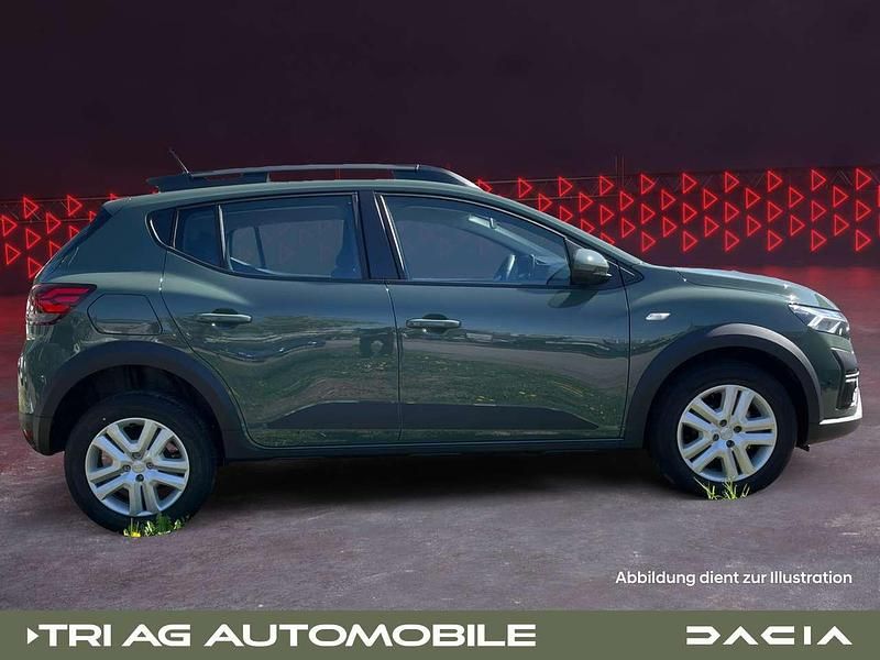 Gebraucht Dacia Sandero Expression 91 PS (66 kW) 2024 Safarigrüngrau Kleinwagen