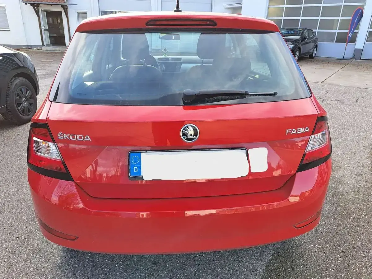 Gebraucht Skoda Fabia Ambition 60 PS (44 kW) 2019 Rot Kleinwagen