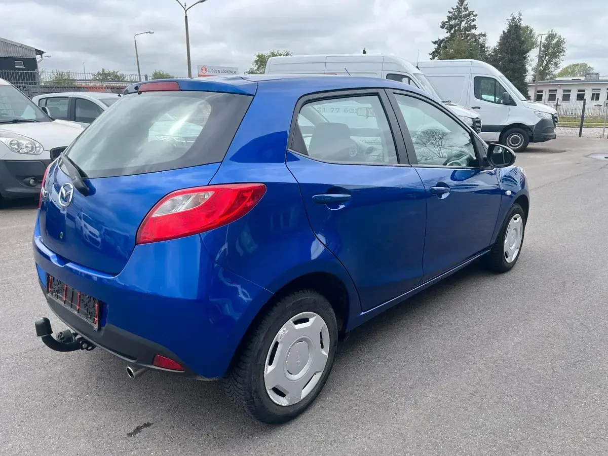 Usata Mazda 2 Dynamic 103 CV (75 kW) 2009 Blu Utilitaria