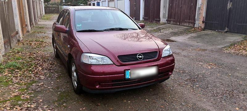 Rot Gebraucht 1999 Opel Astra Limousine | 1.299 € (Fairer Preis) - Bild 1/4